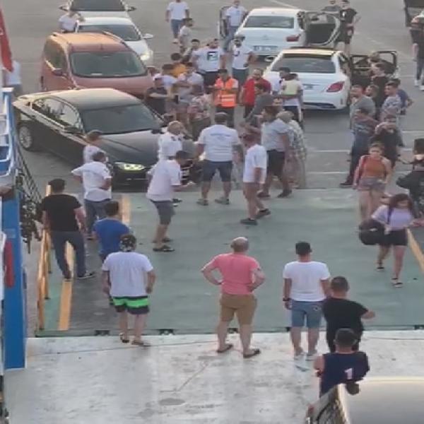 Tekirdağ'da arabalı feribotta sıra kavgası