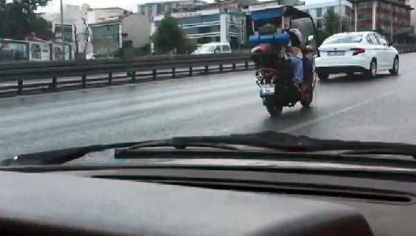Avcılar'da motosiklete 4 kişi bindiler