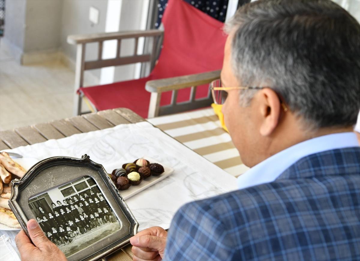 İstanbul Valisi Yerlikaya'dan ilkokul öğretmenine ziyaret