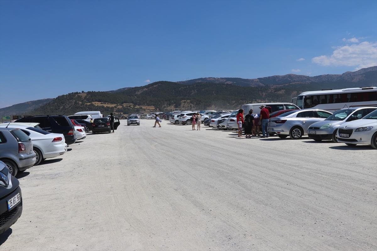 Salda Gölü'nde bayram tatili yoğunluğu