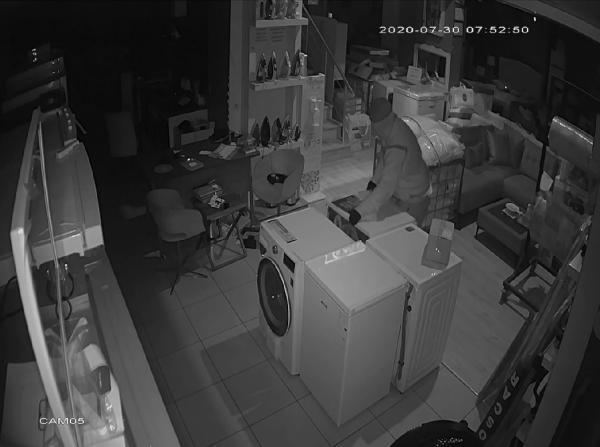 Sultanbeyli'de 50 bin liralık hırsızlık kamerada