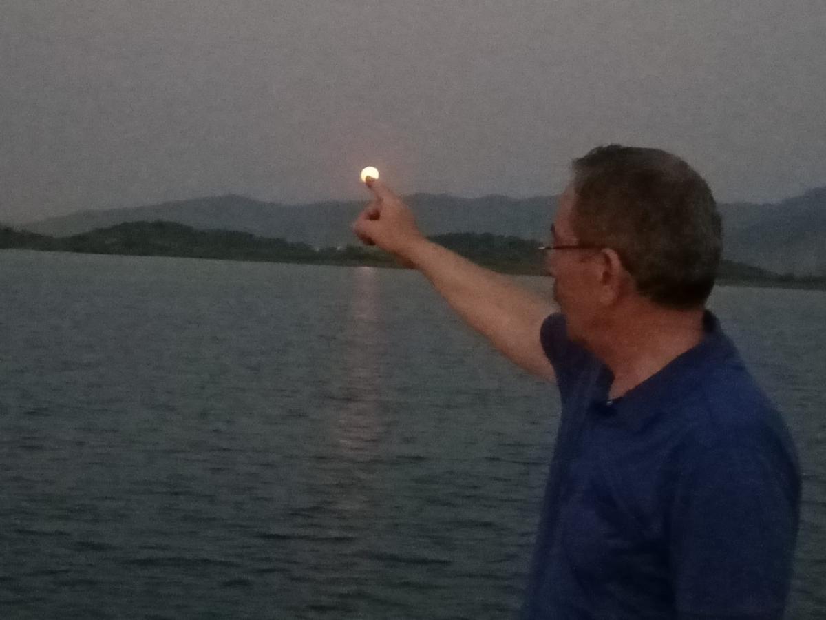 Abdüllatif Şener'den garip pozlar