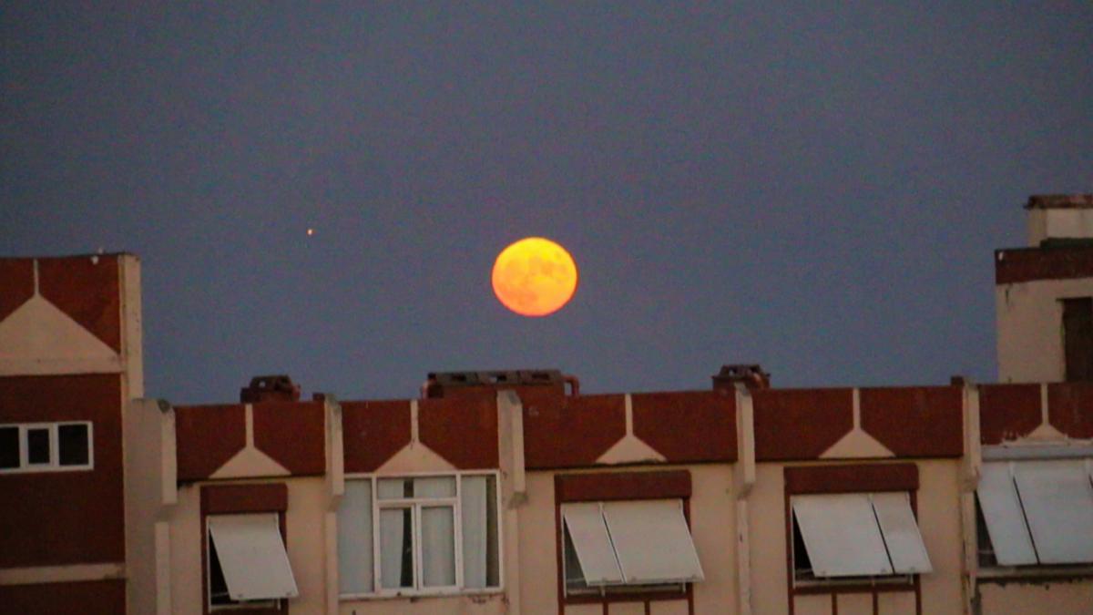 İstanbul'da dolunay görenleri kendine hayran bıraktı