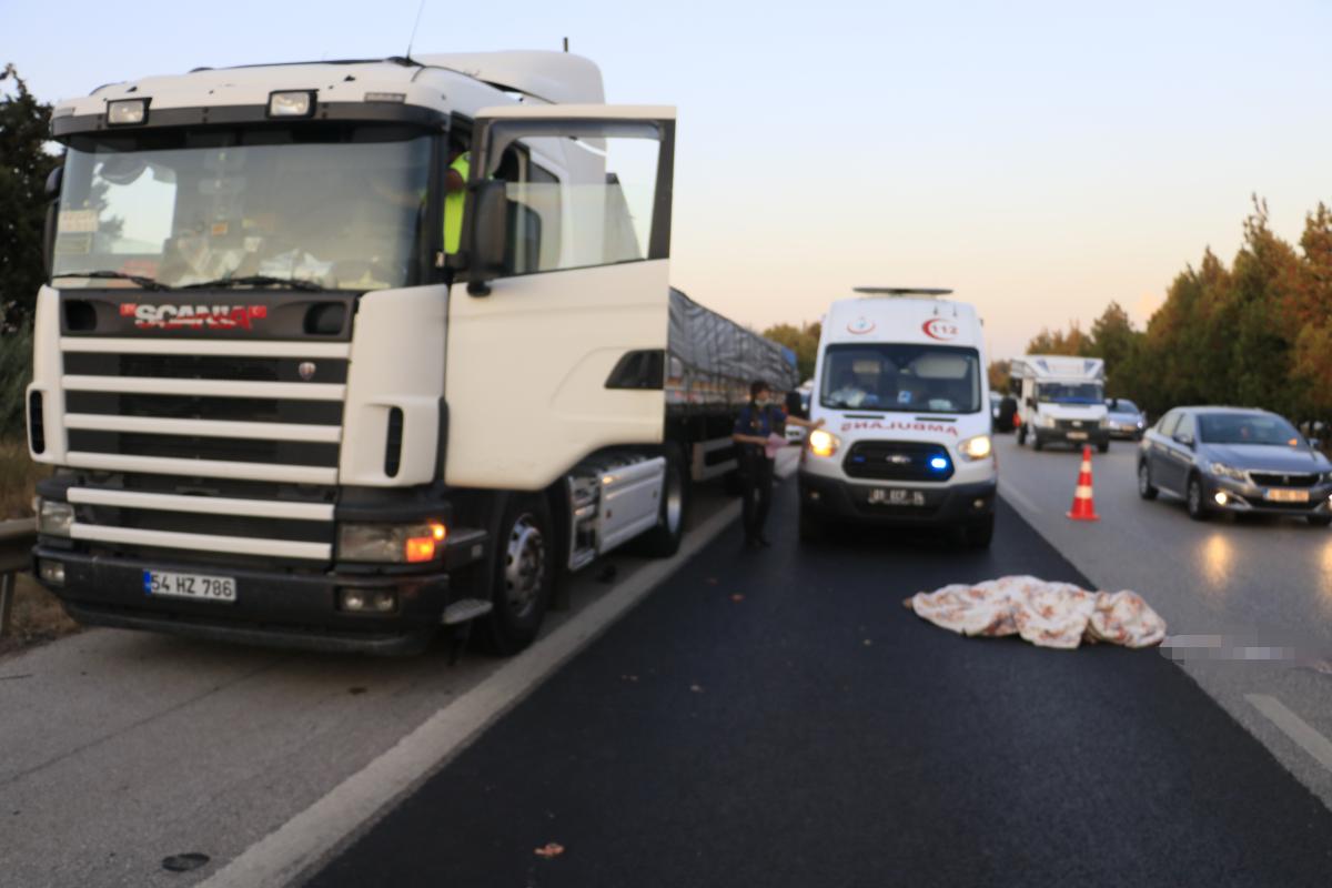 Adana'da lastik değiştirmek isteyen sürücü canından oldu