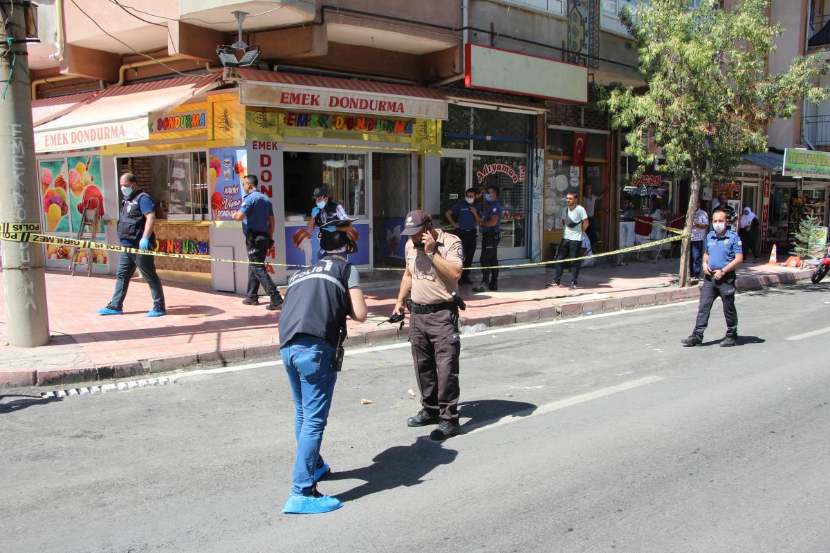 Elazığ’da müşterilerin gözü önünde cinayet işledi