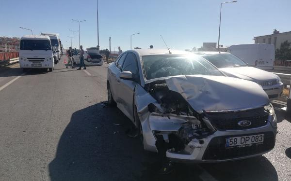 Sivas'ta 6 araç birbirine girdi