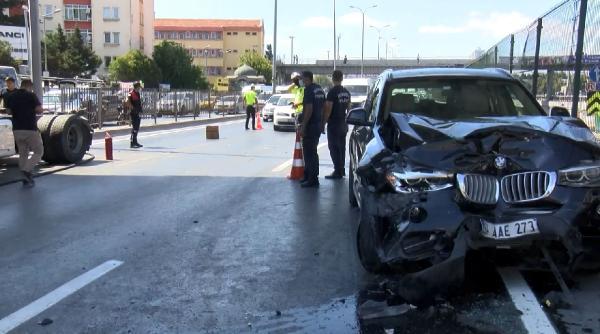 Avcılar'da trafiği kilitleyen kaza: 4 yaralı