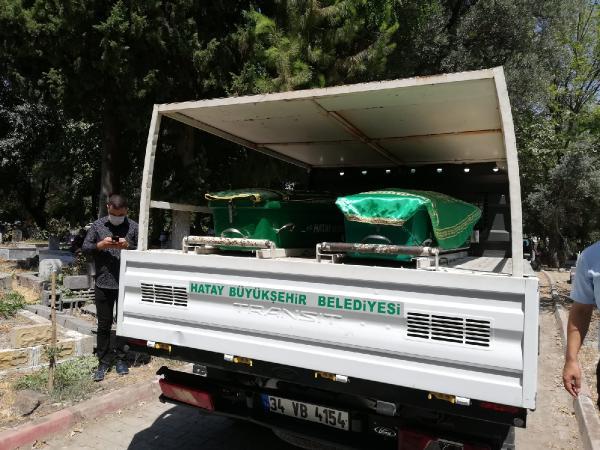 Adana'da su kuyusunda hayatını kaybeden 4 kişi defnedildi