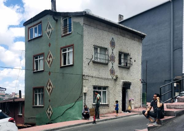 Beyoğlu'nda tartıştığı ağabeyini silahla vurdu