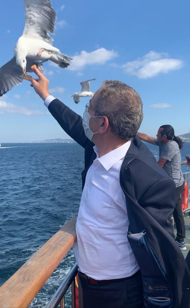 Abdüllatif Şener'den garip pozlar