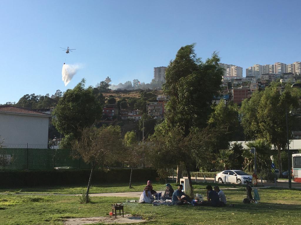 İzmir'de helikopter yangın söndürürken mangal yaktılar