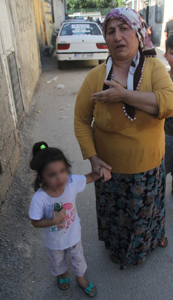 Adana’da çocuğunun gözü önünde eşini darbetti