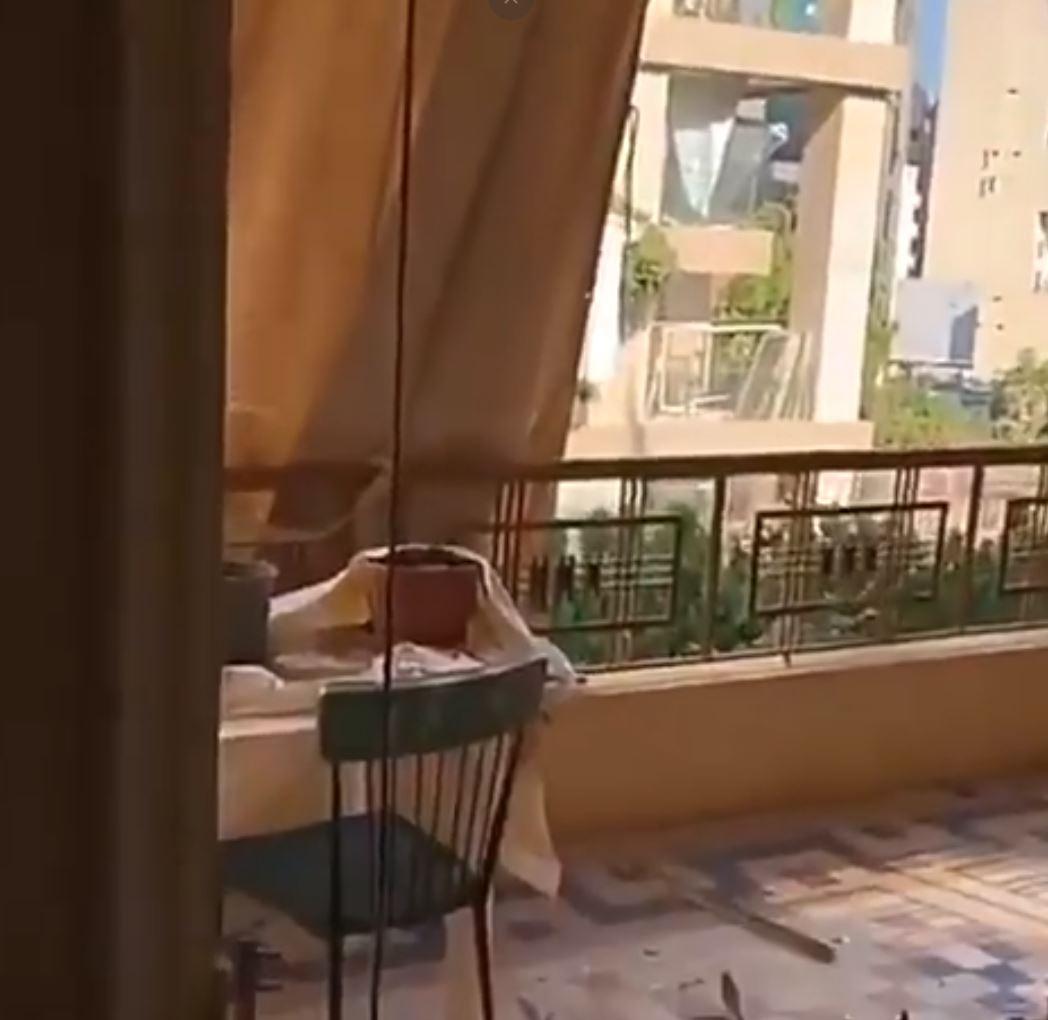 Lübnanlı kadın, patlamanın ardından evinde piyano çaldı