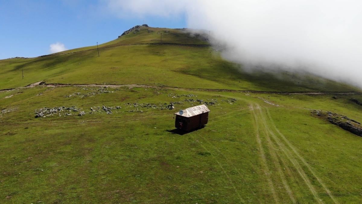 Trabzon'da yürüyen evi görenler gözlerine inanamıyor