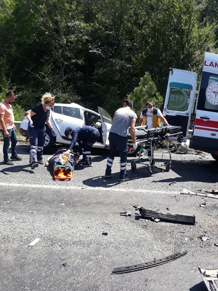 Karabük’te otomobille kamyon çarpıştı: 2 ölü, 3 yaralı