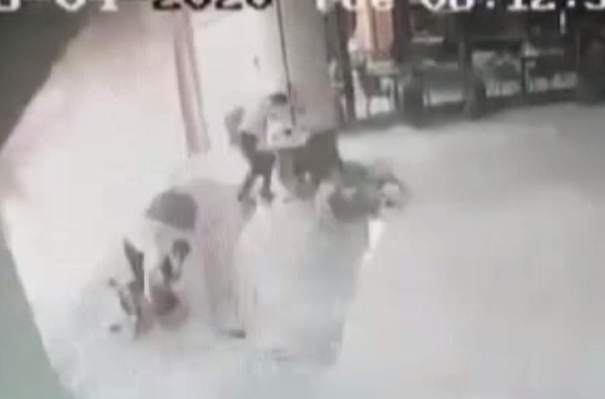 Lübnan'daki patlama anı, AVM'nin güvenlik kamerasında