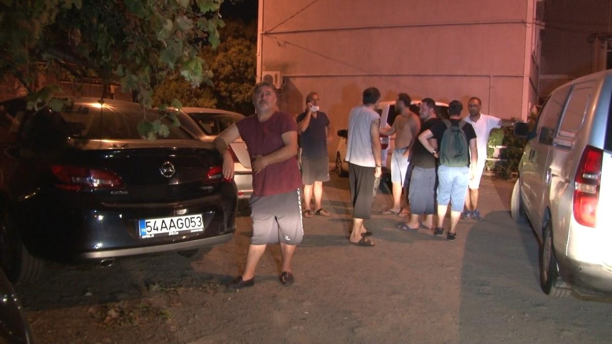 Beşiktaş'ta bir binanın çatı katında yangın çıktı