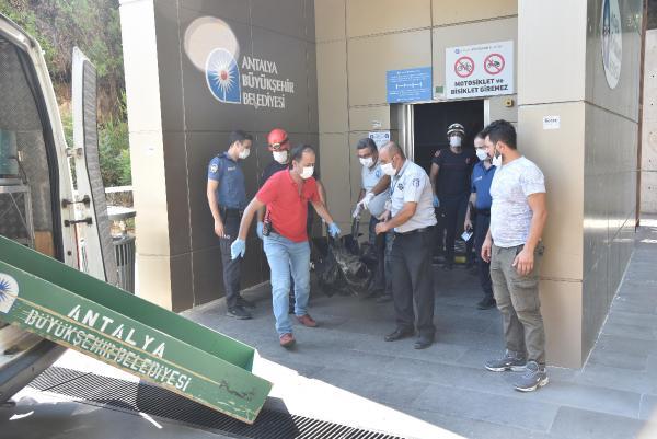 Adana'da asansör boşluğunda ceset bulundu