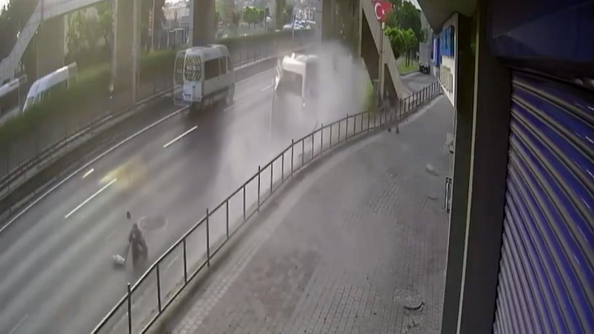 Bursa'da ölümden saniyelerle kurtulan işçi kamerada