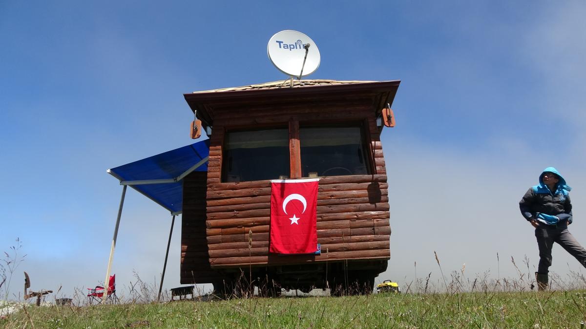 Trabzon'da yürüyen evi görenler gözlerine inanamıyor