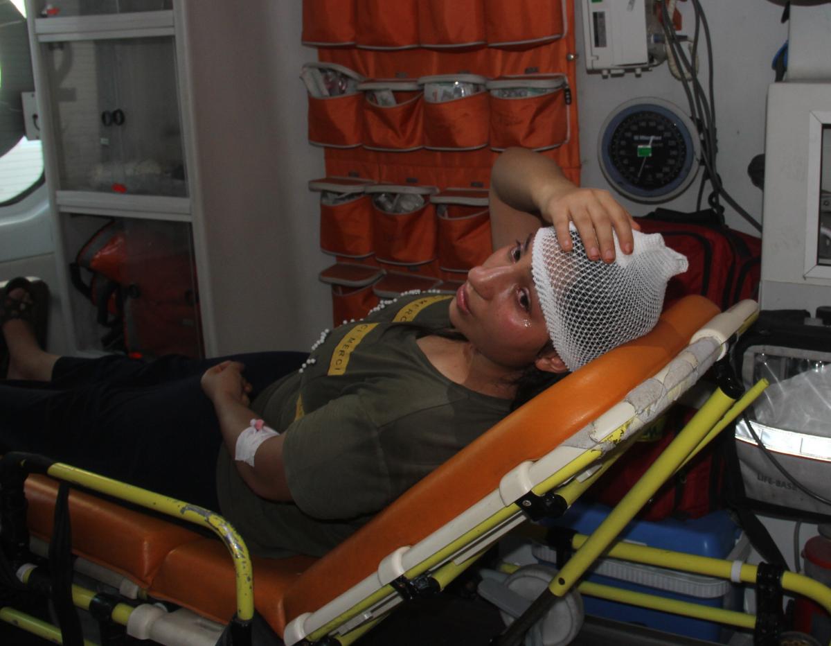 Adana’da çocuğunun gözü önünde eşini darbetti