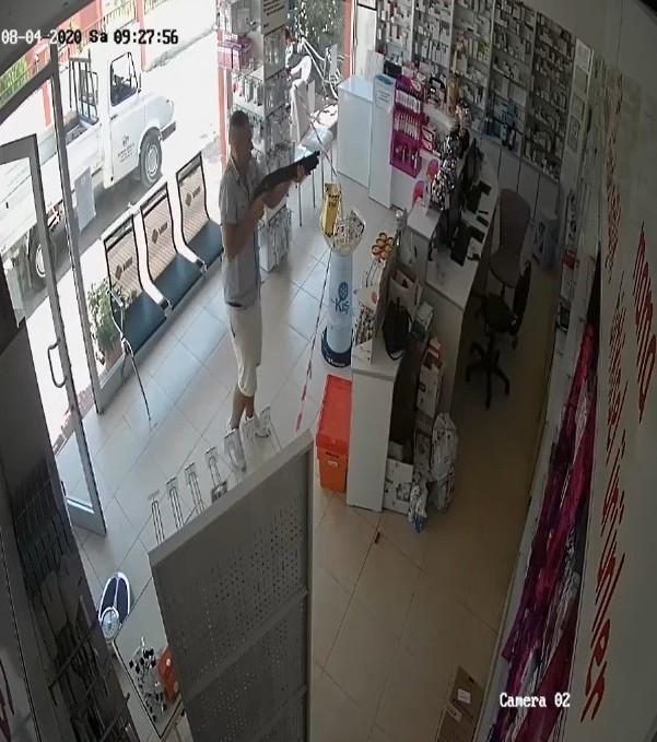 Antalya'da, eczaneye pompalıyla saldıran şahıs tutuklandı
