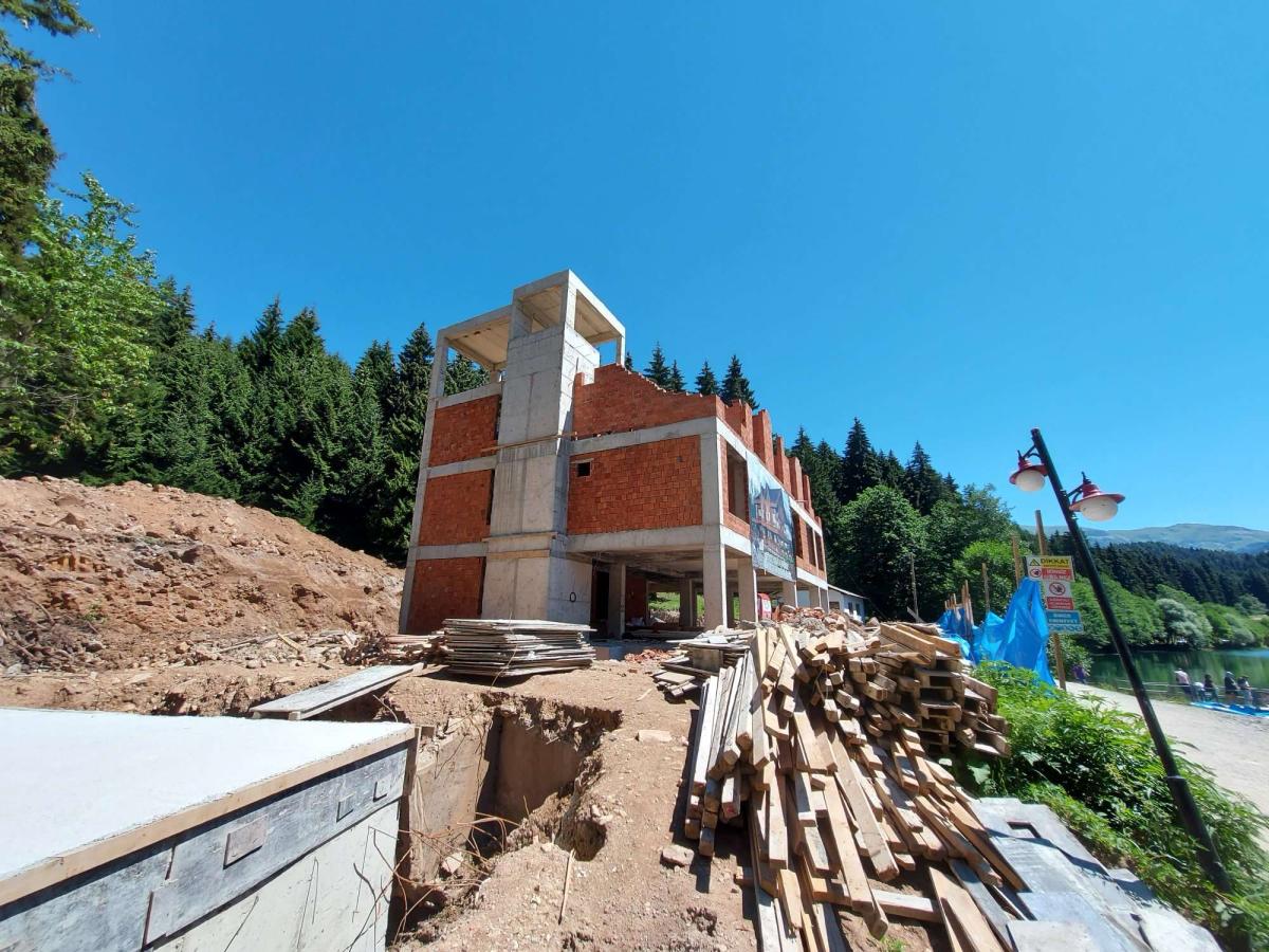 Artvin Karagöl'de beton otel rezilliği