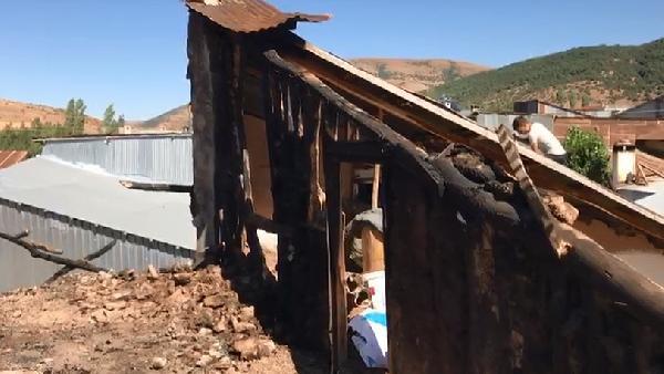 Sivas'ta evleri yanan aile gözyaşlarına boğuldu