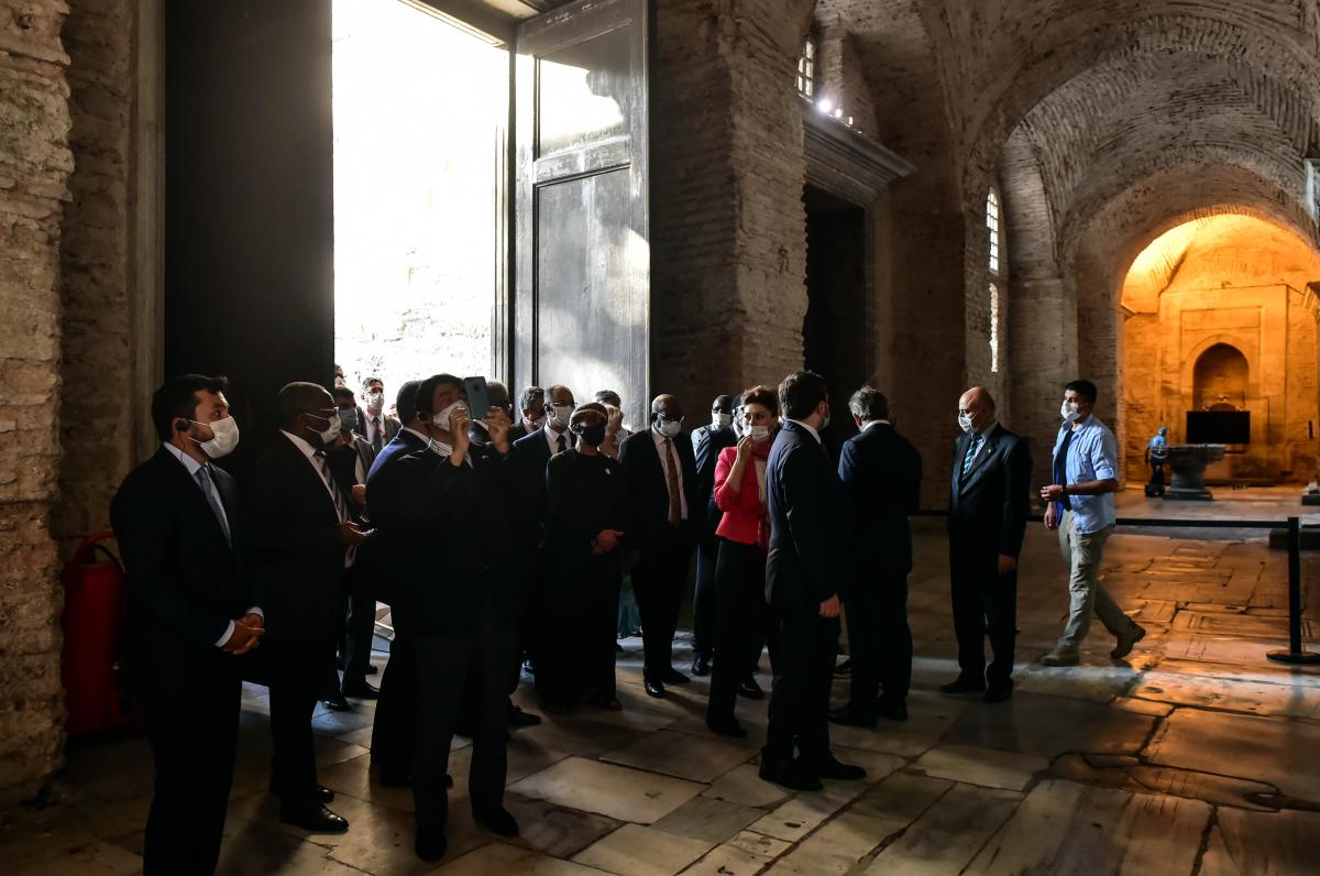 Kalın, büyükelçilerle Ayasofya Camii'ni ziyaret etti