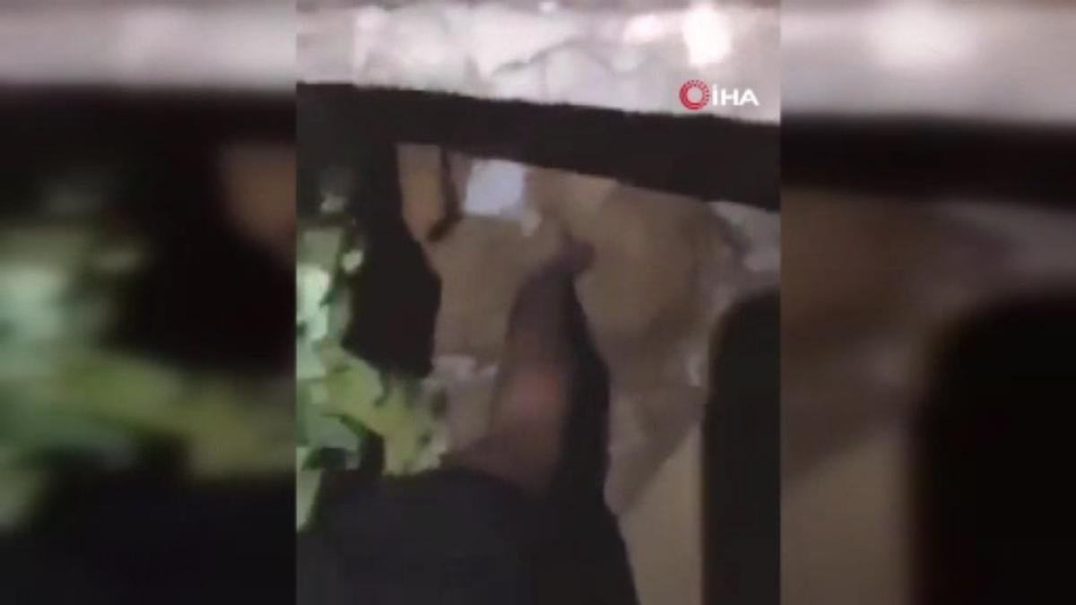 Lübnan'da bir çocuk enkazın altından çıkarıldı