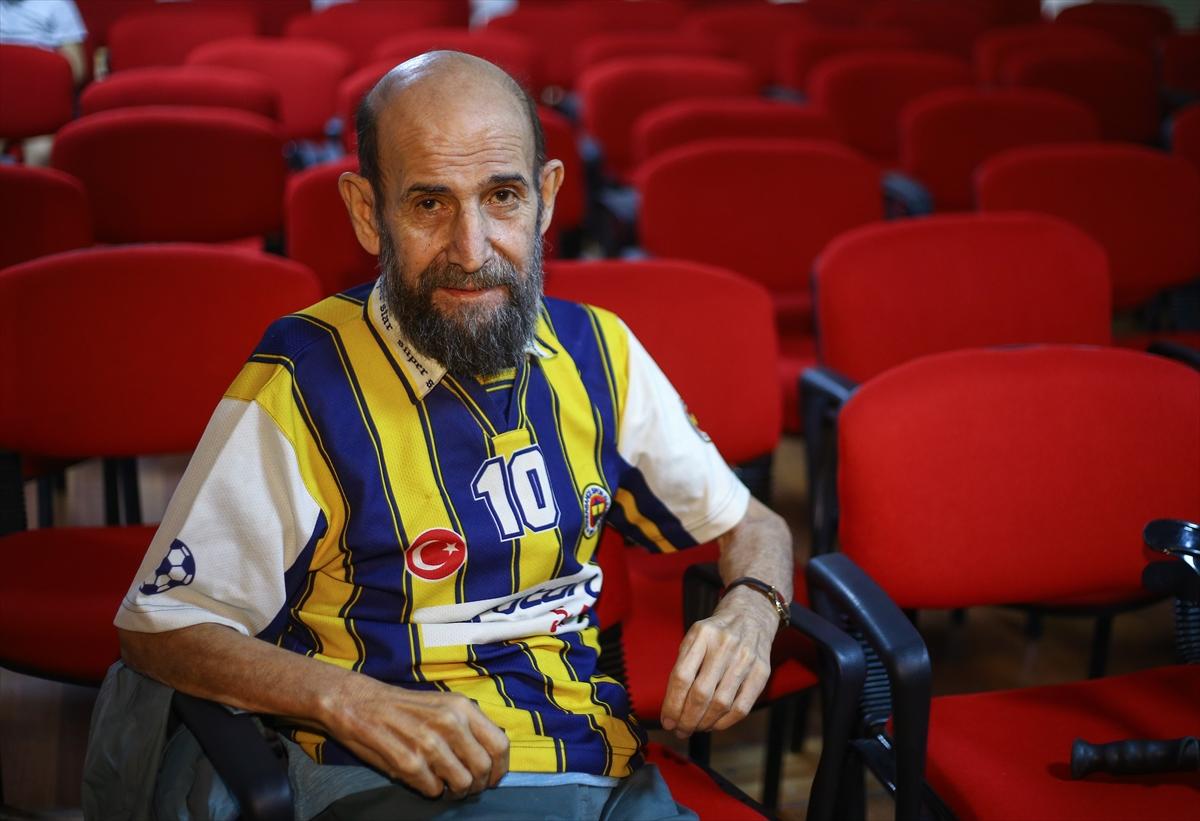 Tiyatrocu Uğurtan Sayıner, hastaneye kaldırıldı