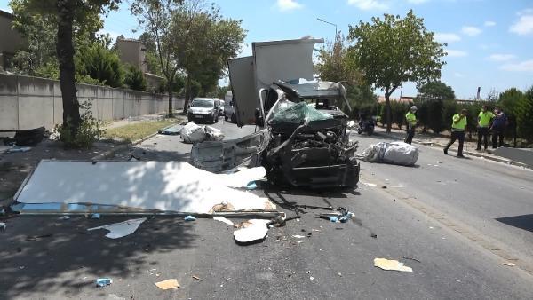 Avcılar'da kamyonun parçalandığı kaza kamerada