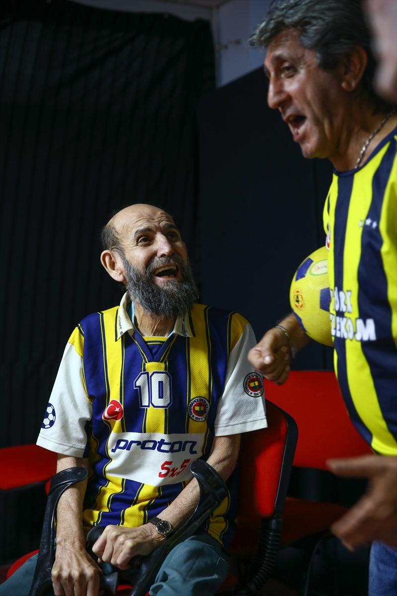 Tiyatrocu Uğurtan Sayıner, hastaneye kaldırıldı