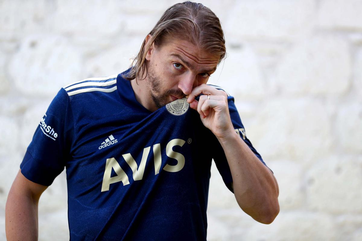 Gökhan, Caner ve Mert Hakan F.Bahçe'de