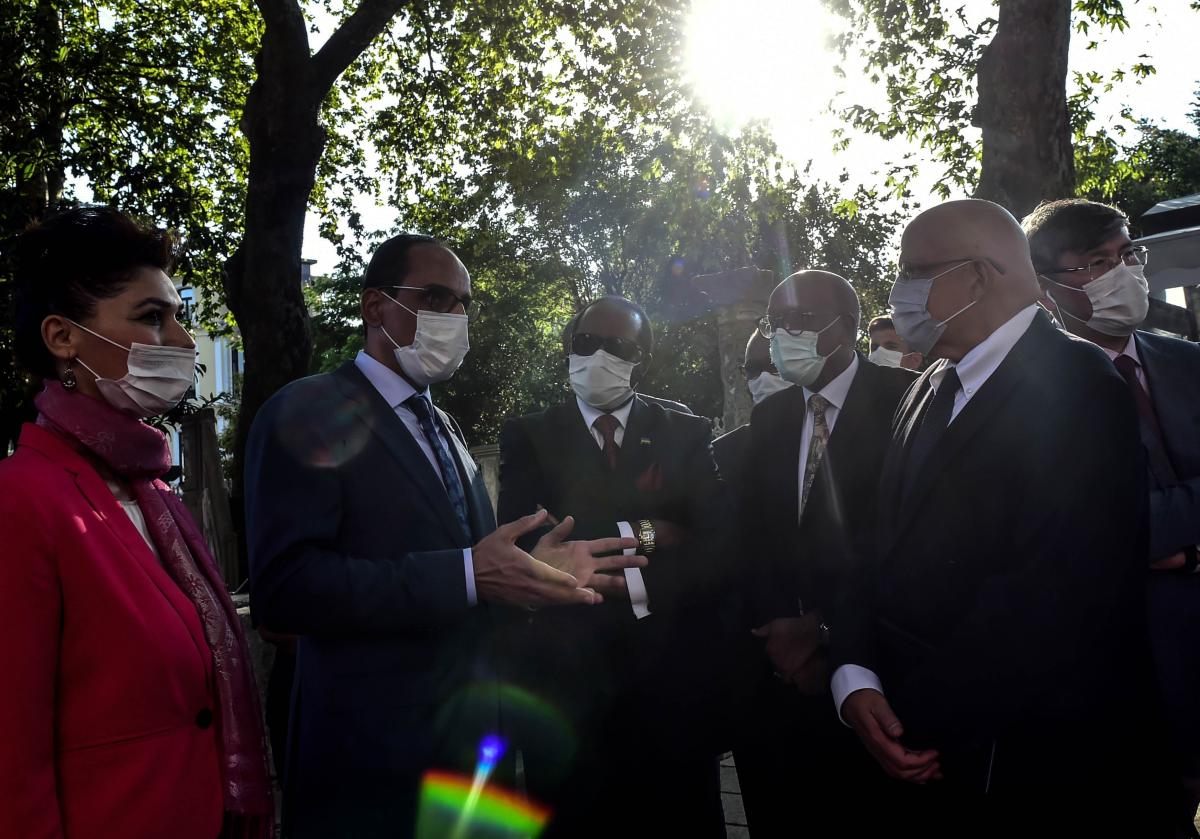 Kalın, büyükelçilerle Ayasofya Camii'ni ziyaret etti