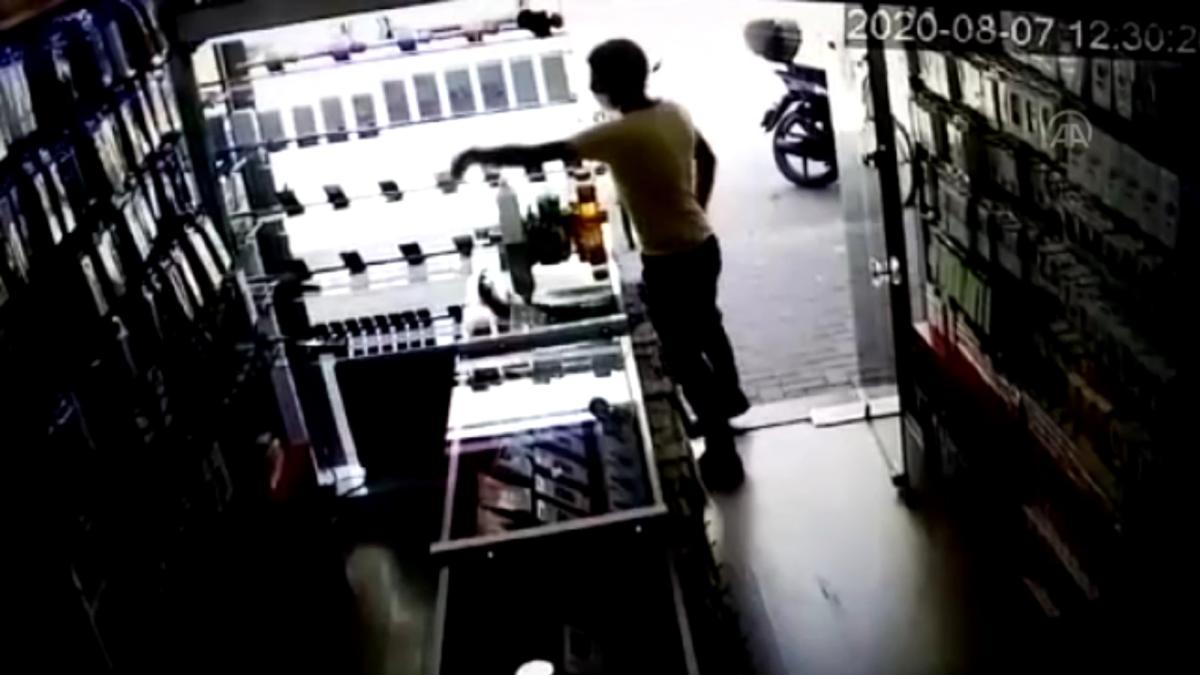 Bursa'da hırsızlık anı kamerada