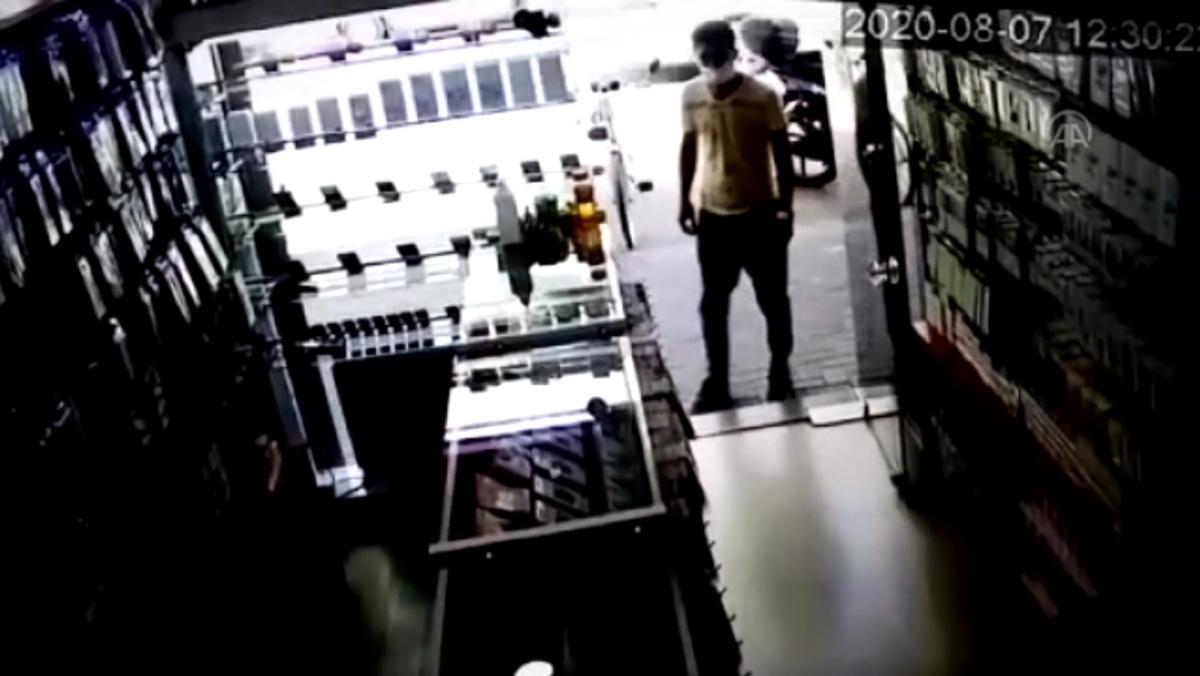 Bursa'da hırsızlık anı kamerada