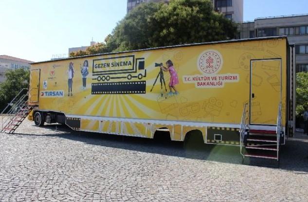 Gezen Sinema Tırı, çocuklar için açık hava sinemasında
