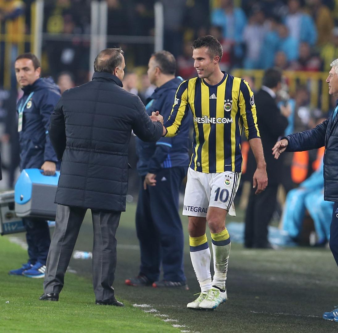 Robin van Persie, Advocaat'ın yardımcısı oldu