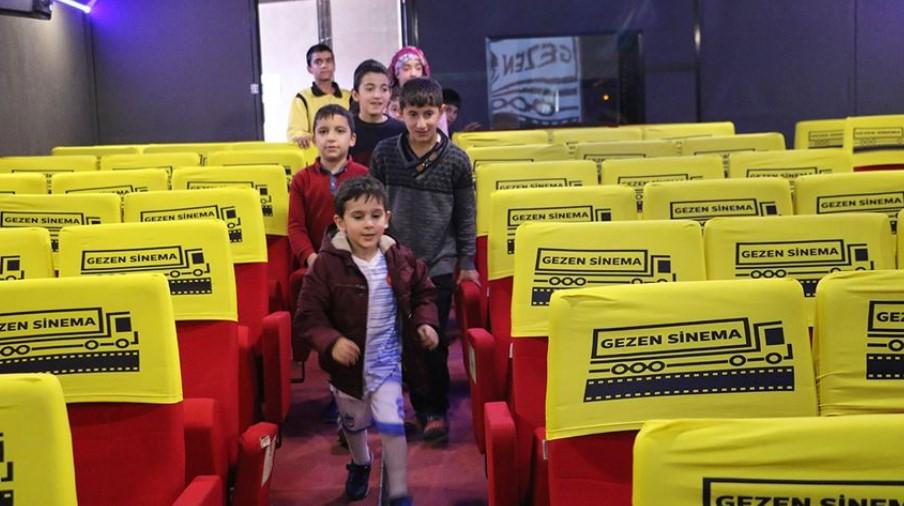 Gezen Sinema Tırı, çocuklar için açık hava sinemasında