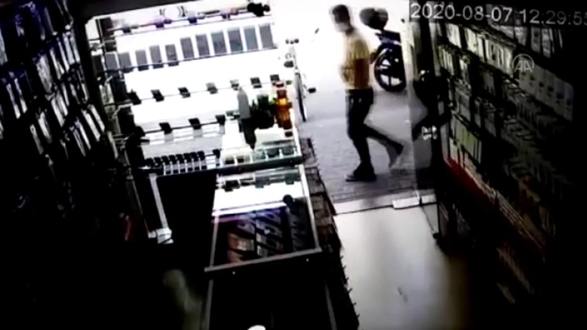 Bursa'da hırsızlık anı kamerada