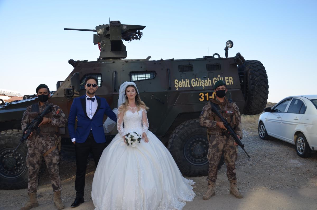 Şehit kardeşini, özel harekat polisleri düğüne uğurladı