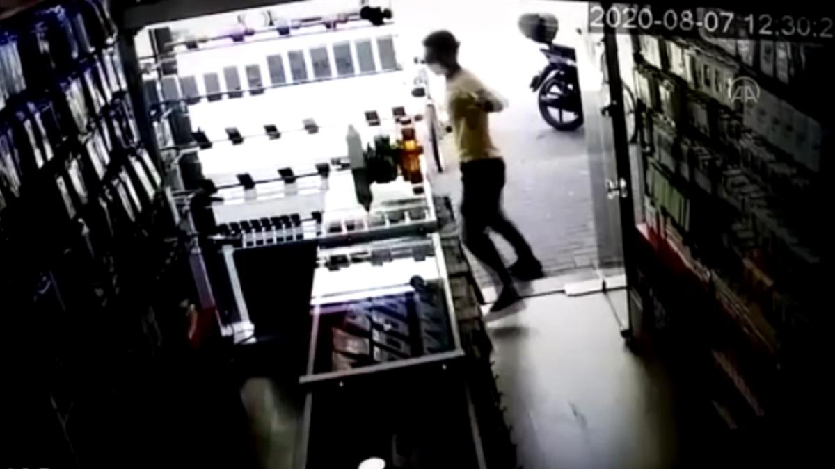 Bursa'da hırsızlık anı kamerada