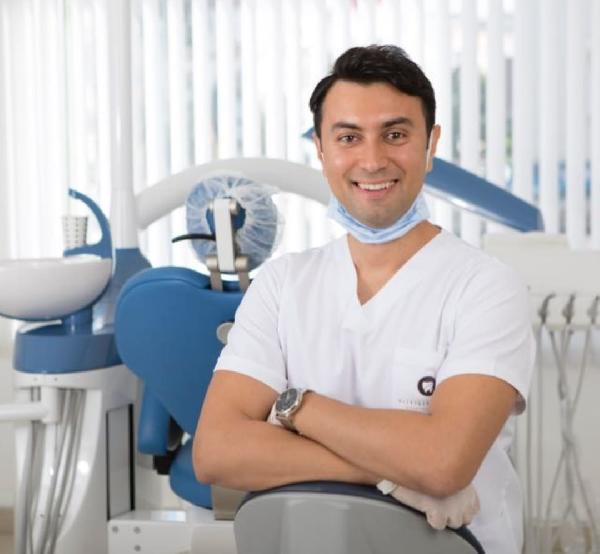 Antalya’da parasını geri istediği diş hekimine saldırdı