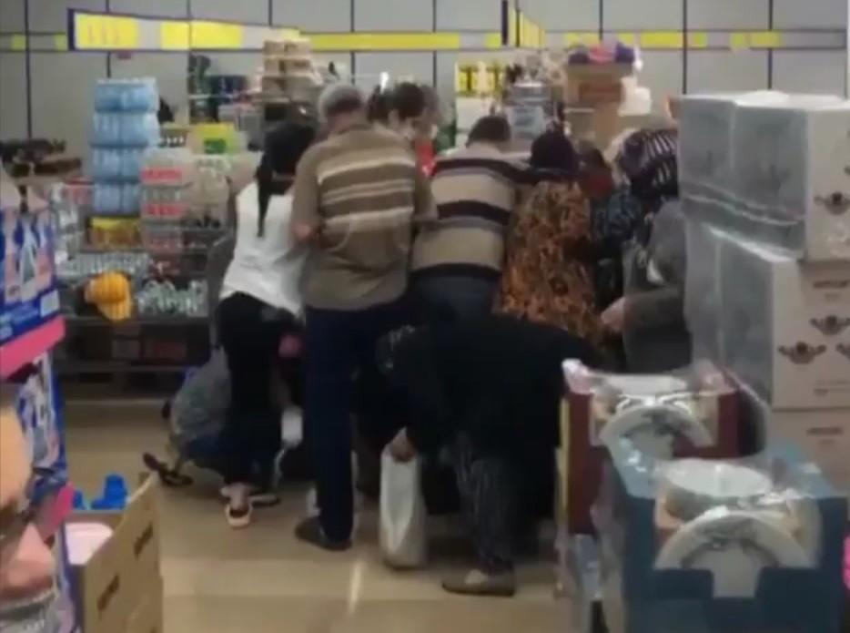 İzmir'de 30 kuruşluk kavanoz kapağı alma mücadelesi