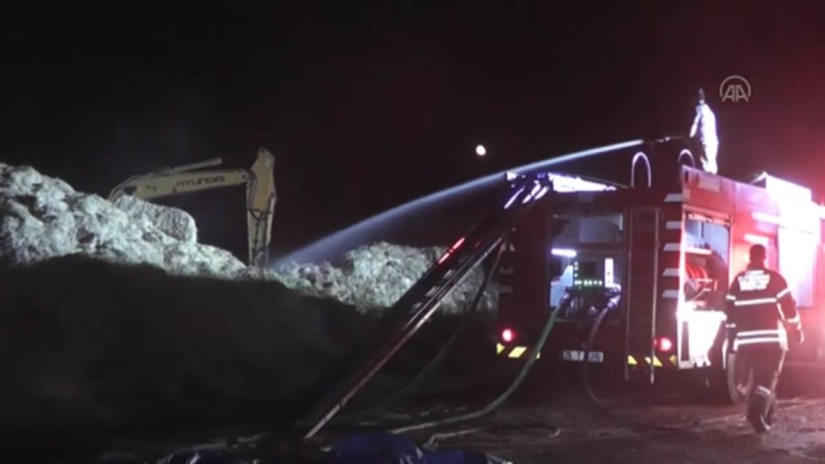 İzmir'de bir çiftlikte bulunan 3 ton saman yandı