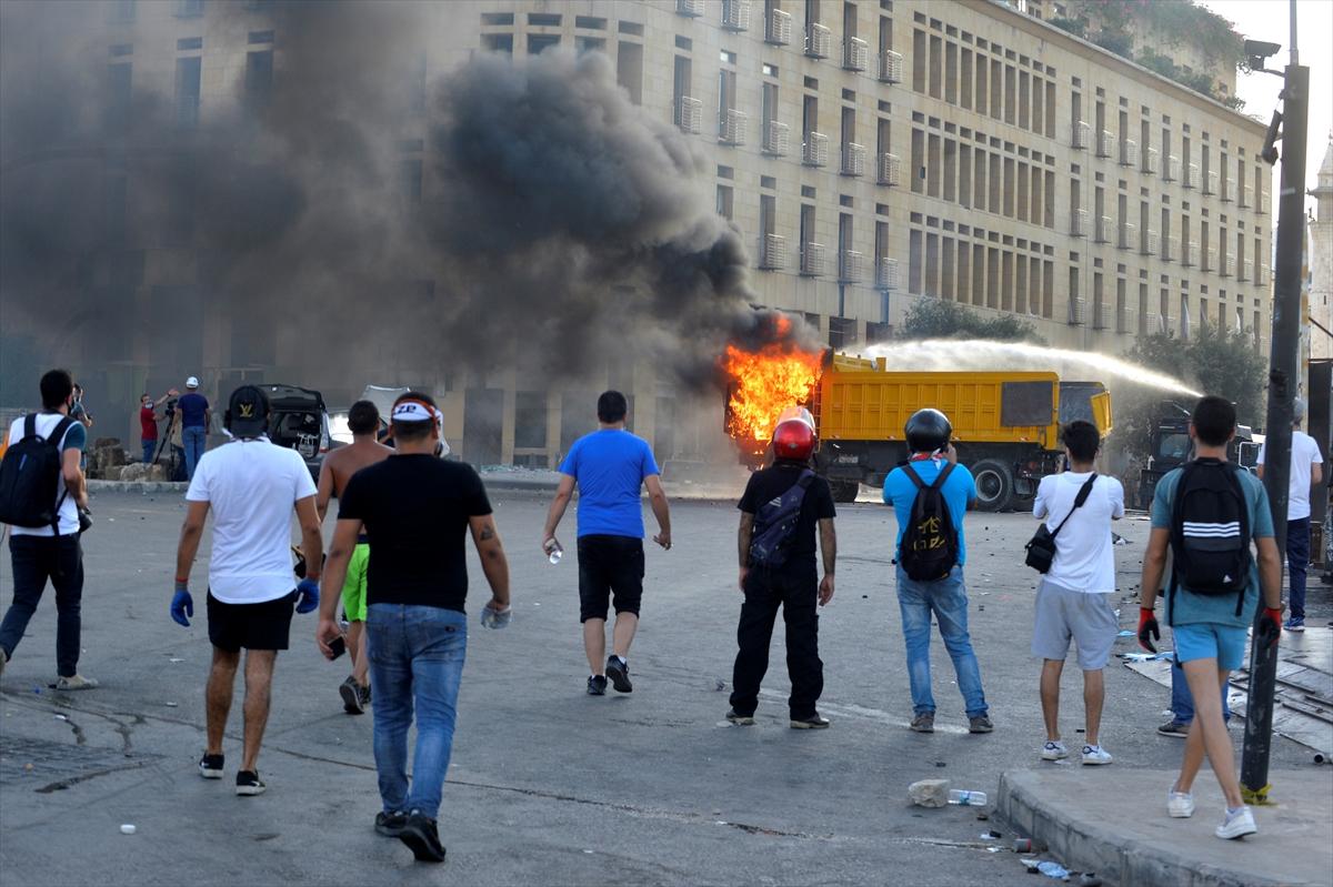 Beyrut'taki patlama, Lübnan'da krizi derinleştirdi