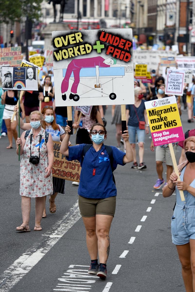 İngiltere'nin başkentinde hemşirelerin zam protestosu