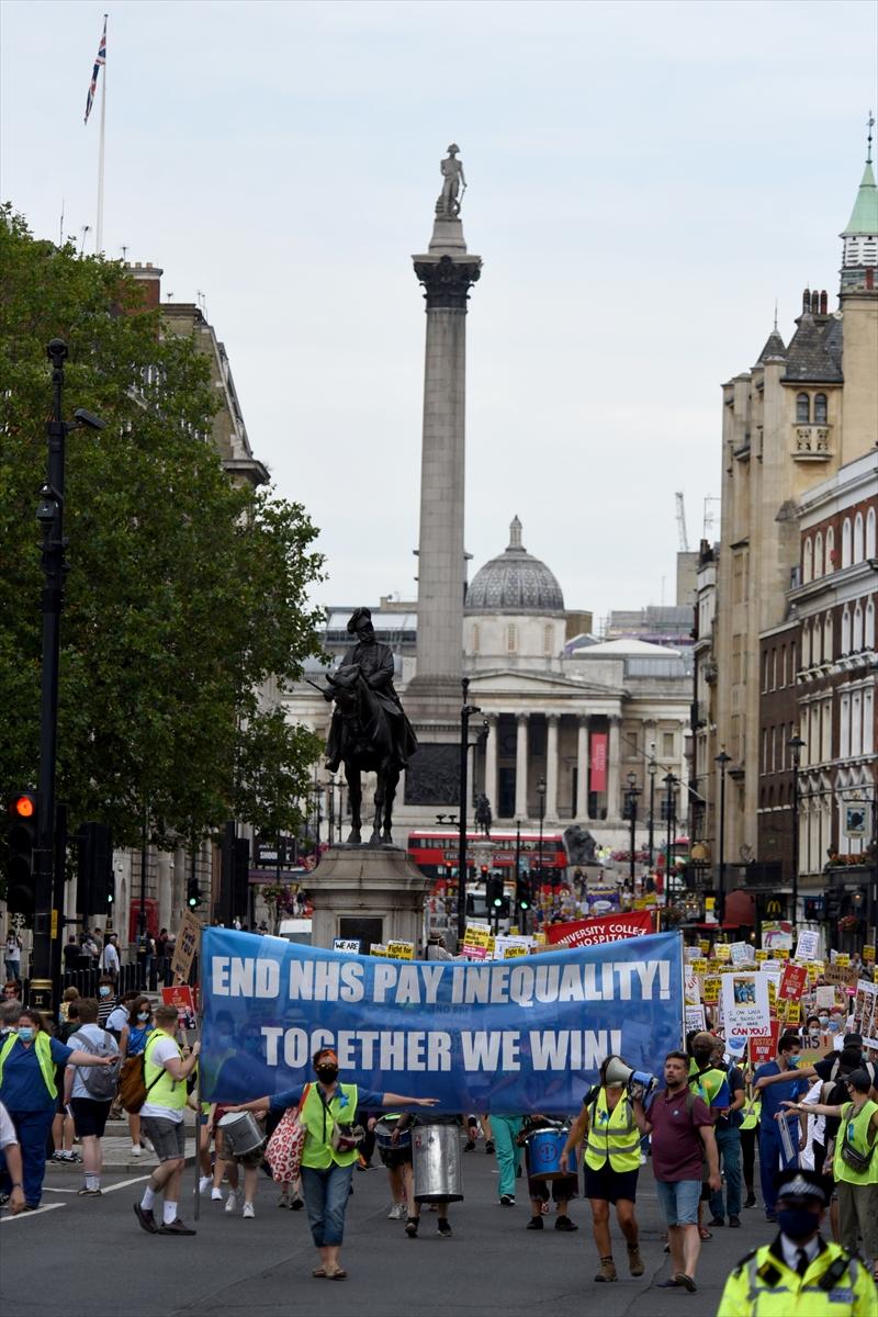 İngiltere'nin başkentinde hemşirelerin zam protestosu