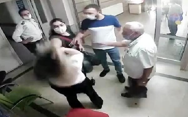 Gaziantep'te hasta yakını, güvenlik görevlisine saldırdı
